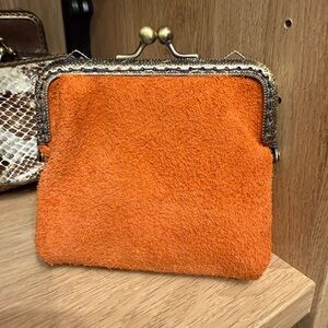 Handcrafted Rough Out Kisslock